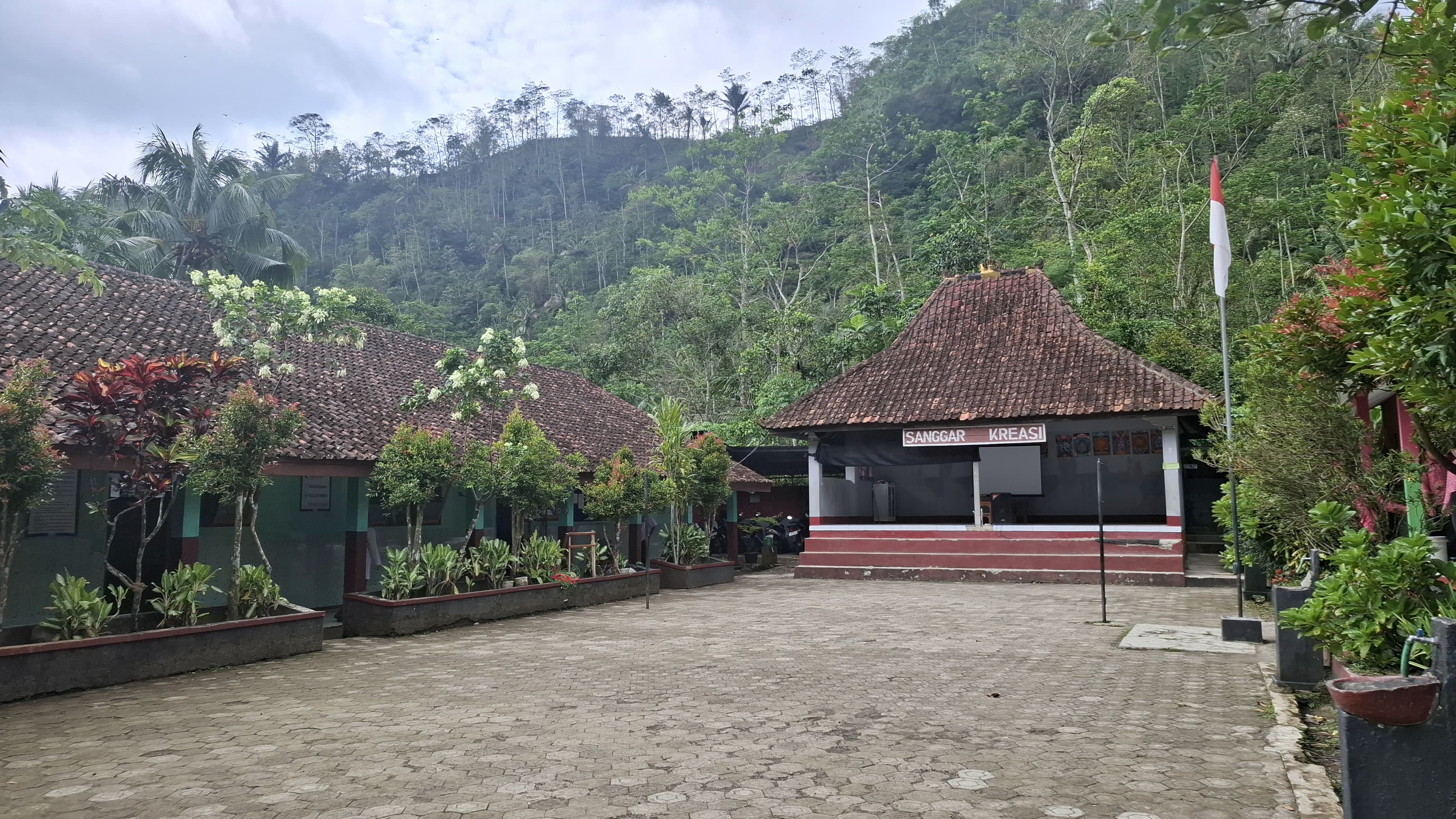 Halaman Sekolah